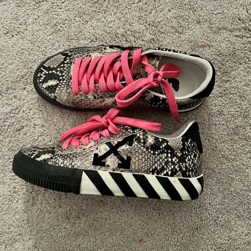 OFF WHITE brand sneakers